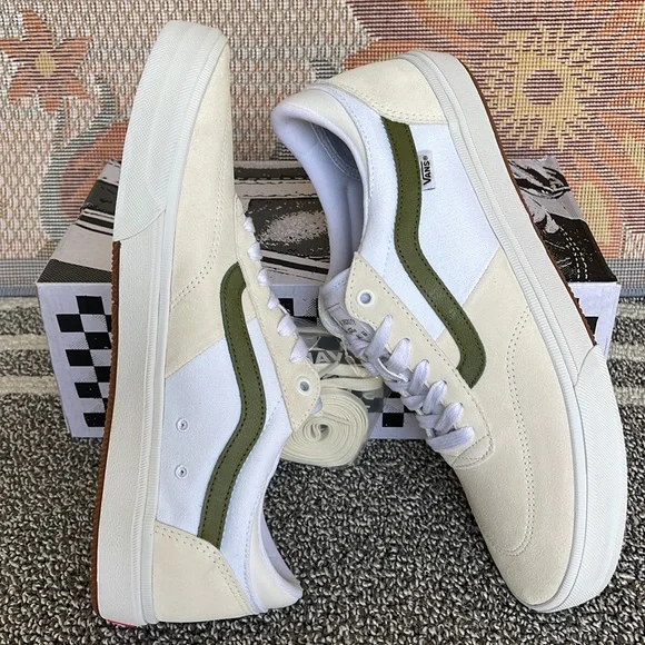 Vans WMNS Gilbert Crockett
True White/Green
VN0A5JIF133
sneakers - Picture 12 of 16